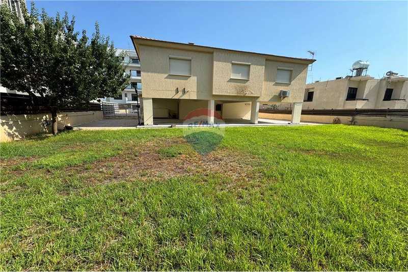 Дом с 5 спальнями в Лимассол, Кипр № 7741