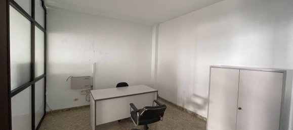 Office in Las Palmas De Gran Canaria, Spain No. 72823 17