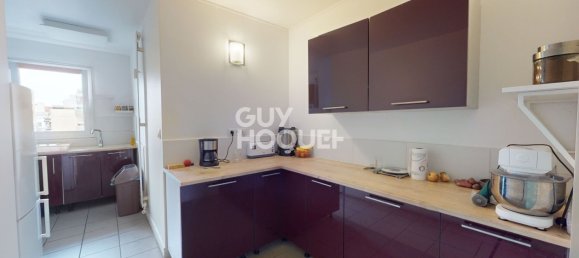 3 bedrooms Apartment in Les Lilas, France No. 161909 4