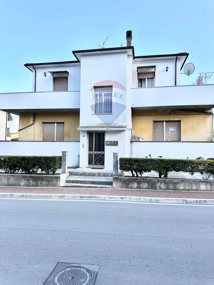 Квартира с 3 комнатами в Пинето, Италия № 300738