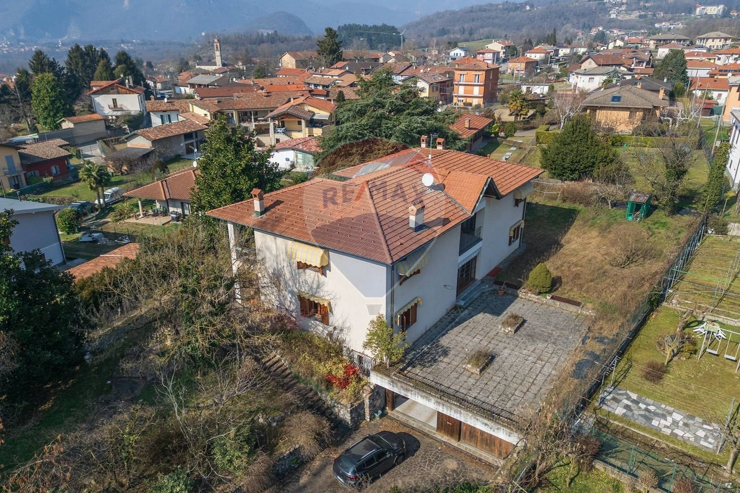 Villa de 9 habitaciónes en Varese, Italy No. 236103