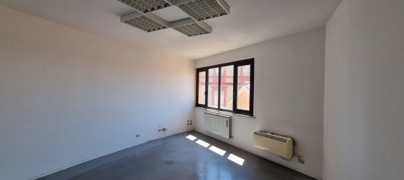 220m² Office in Castelfidardo, Italy No. 345859 5
