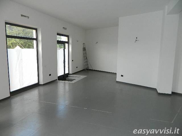 3 rooms Warehouse in Lucca, Italy No. 140279