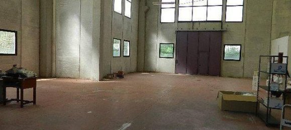 3 rooms Warehouse in Lucca, Italy No. 140279 8