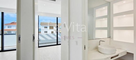 3 bedrooms Villa in Oeiras, Portugal No. 170522 9