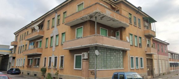 2-salle Appartement à Baranzate, Italy No. 187502 12