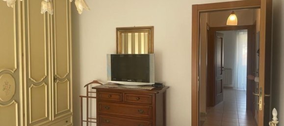 8 rooms House in Carrara, Italy No. 131525 3