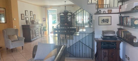 8 rooms House in Carrara, Italy No. 131525 37