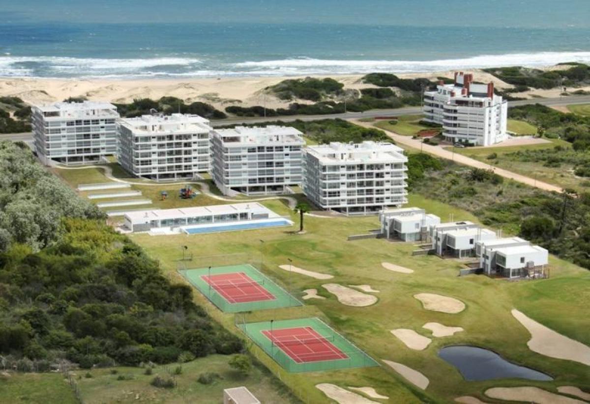 3 bedrooms Apartment in Maldonado, Uruguay No. 7486