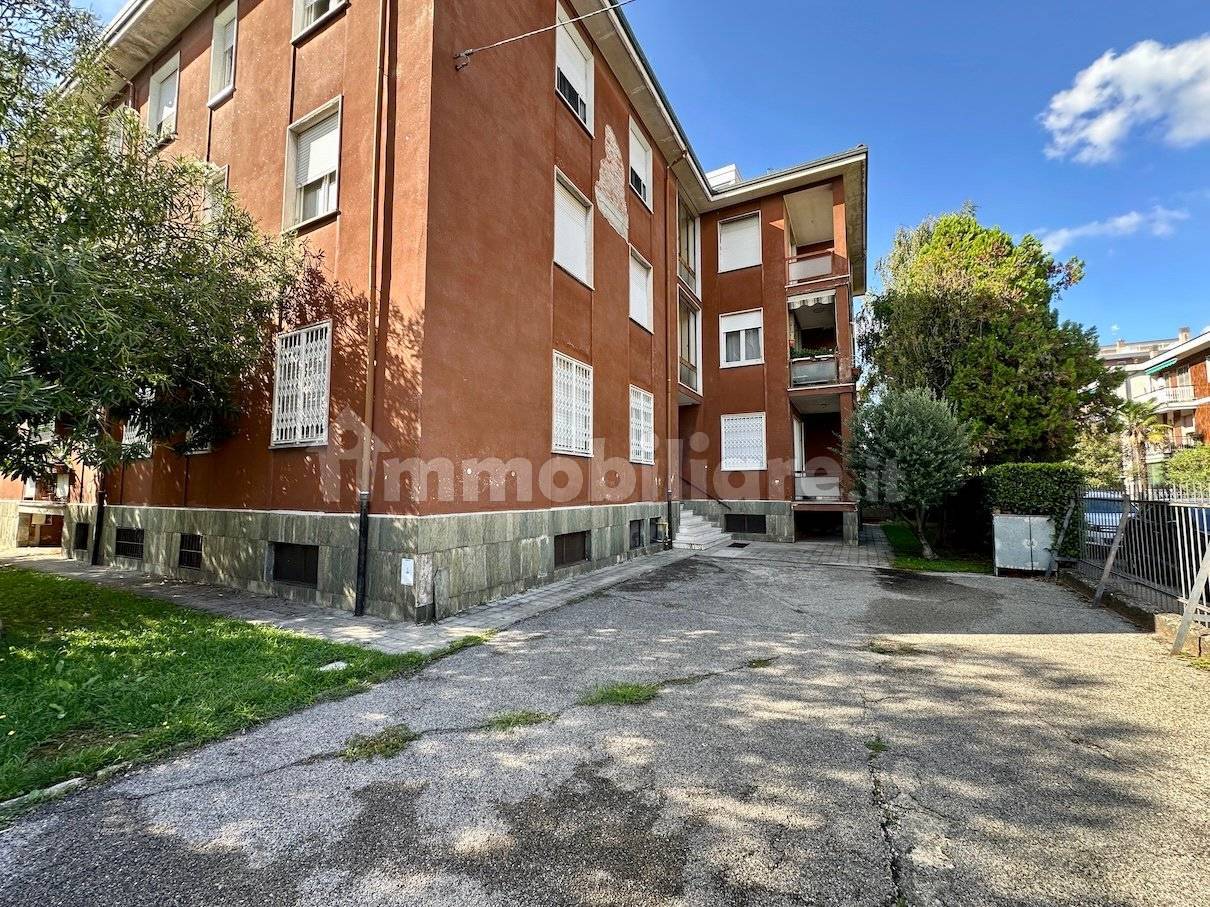 Квартира с 3 спальнями в Варедо, Италия № 341034