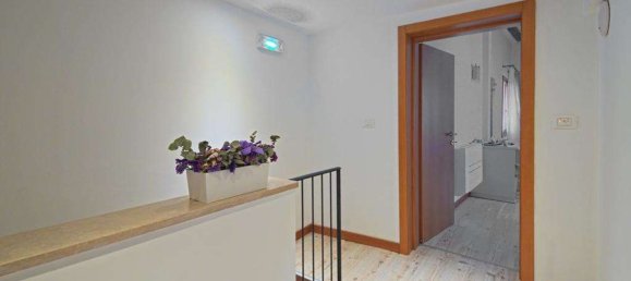 9 rooms Apartment in Venice, Italy No. 20318 7