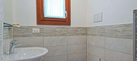 9 rooms Apartment in Venice, Italy No. 20318 11