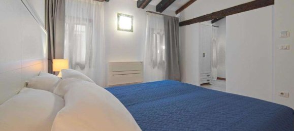 9 rooms Apartment in Venice, Italy No. 20318 5