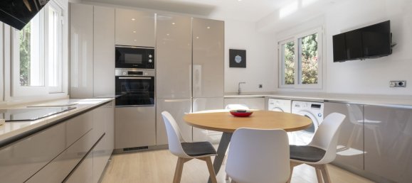 5 bedrooms Villa in Marbella, Spain No. 142167 3