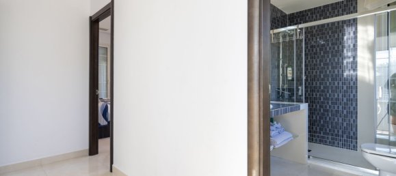 5 bedrooms Villa in Marbella, Spain No. 142167 22