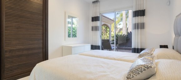 5 bedrooms Villa in Marbella, Spain No. 142167 16