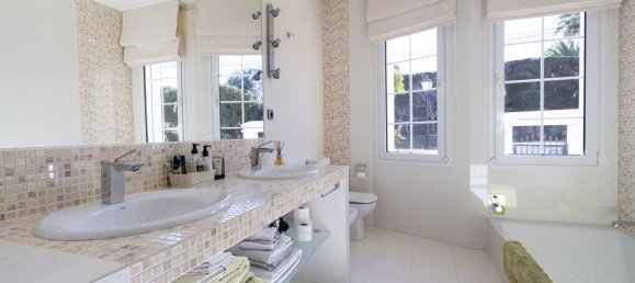 5 bedrooms Villa in Marbella, Spain No. 142167 17