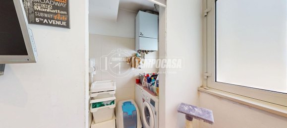 4-salle Appartement à Bari, Italy No. 301887 9