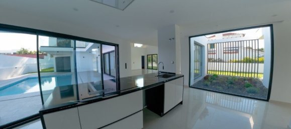 4 Schlafzimmer Villa in Seixal, Portugal, Nr. 136547 22