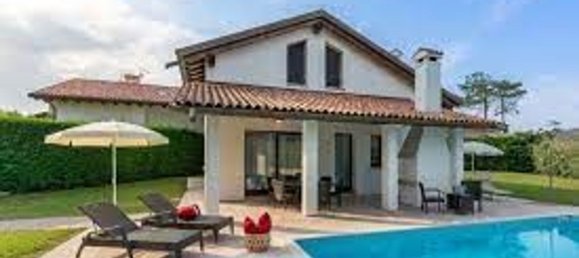 Terrain à Veniano, Italy No. 380584 2