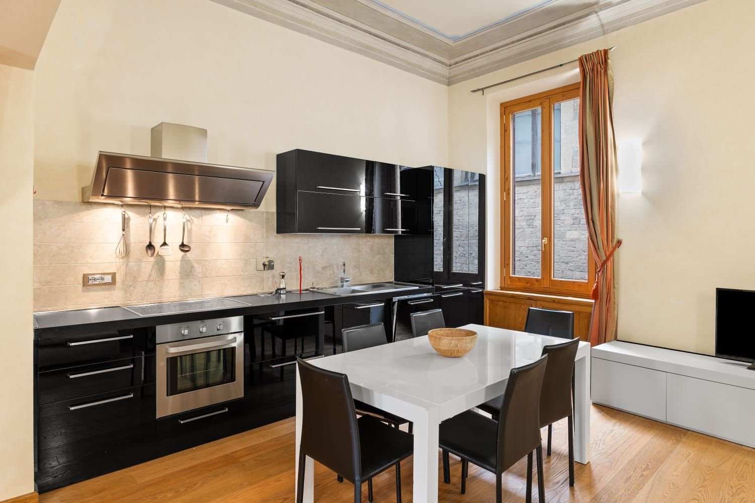 4 rooms Apartment in Florence, Italy No. 290815