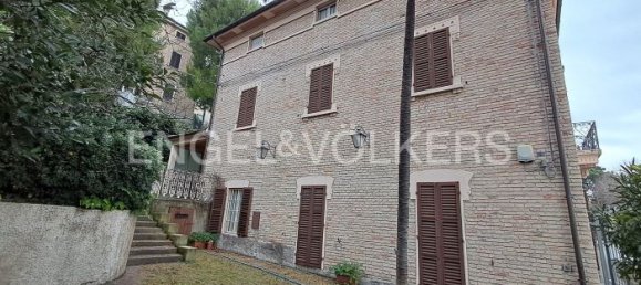 6 bedrooms Villa in Osimo, Italy No. 109321 3