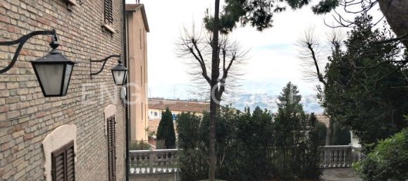 6 bedrooms Villa in Osimo, Italy No. 109321 2