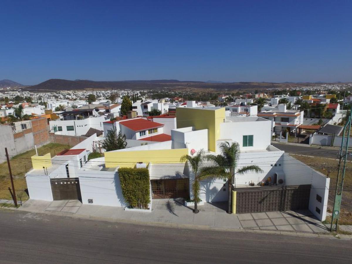 4 bedrooms House in Queretaro, Mexico No. 149771