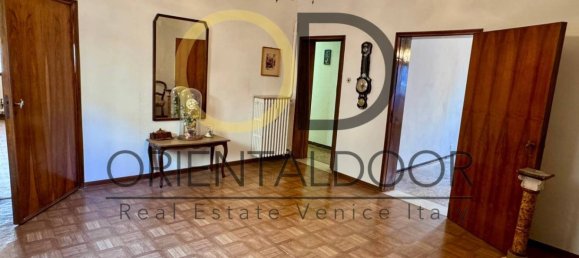 2 bedrooms Apartment in Venice, Italy No. 103324 4