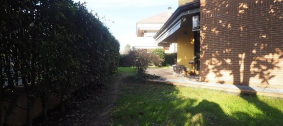 5 rooms Villa in Saronno, Italy No. 237018 8