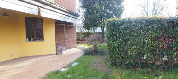 5 rooms Villa in Saronno, Italy No. 237018 3