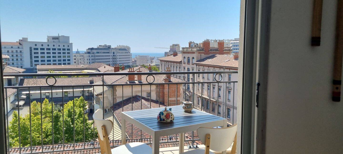 2 bedrooms Apartment in Marseille, France No. 333995