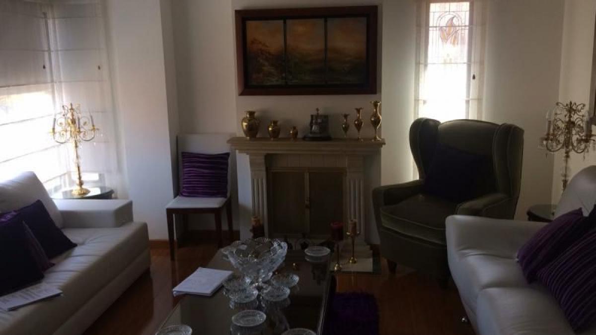 Casa de 3 dormitorios en Bogotá, Colombia No. 12350