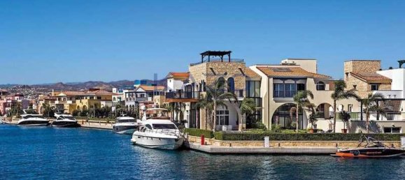 3 bedrooms Villa in Limassol, Cyprus No. 16640 2