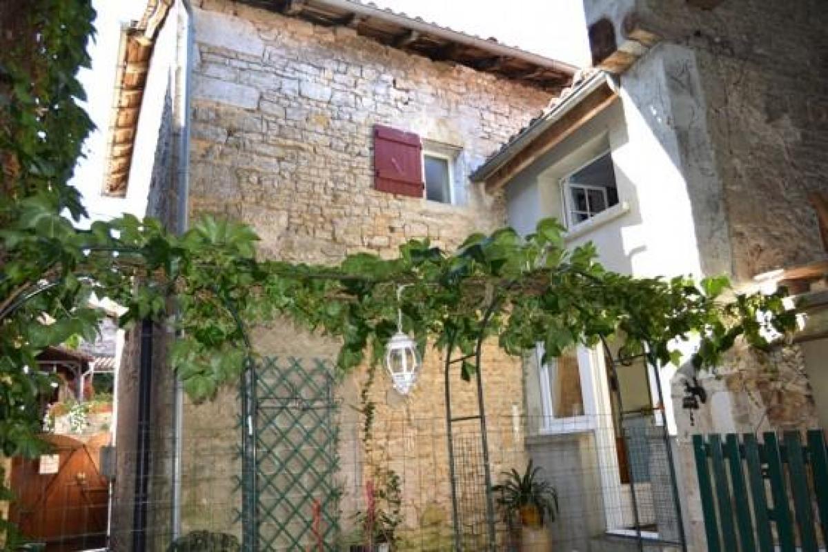 3 غرف نوم منزل في Mouton, France رقم 22259