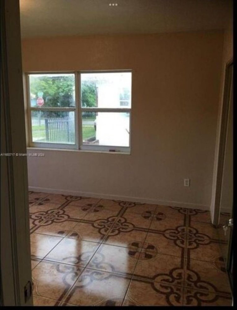 241 bedroom House in Miami, USA No. 253247