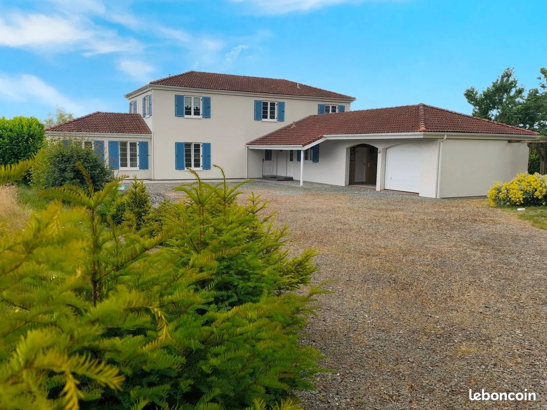 Casa de 3 dormitorios en Mazieres-en-Gatine, France No. 342304