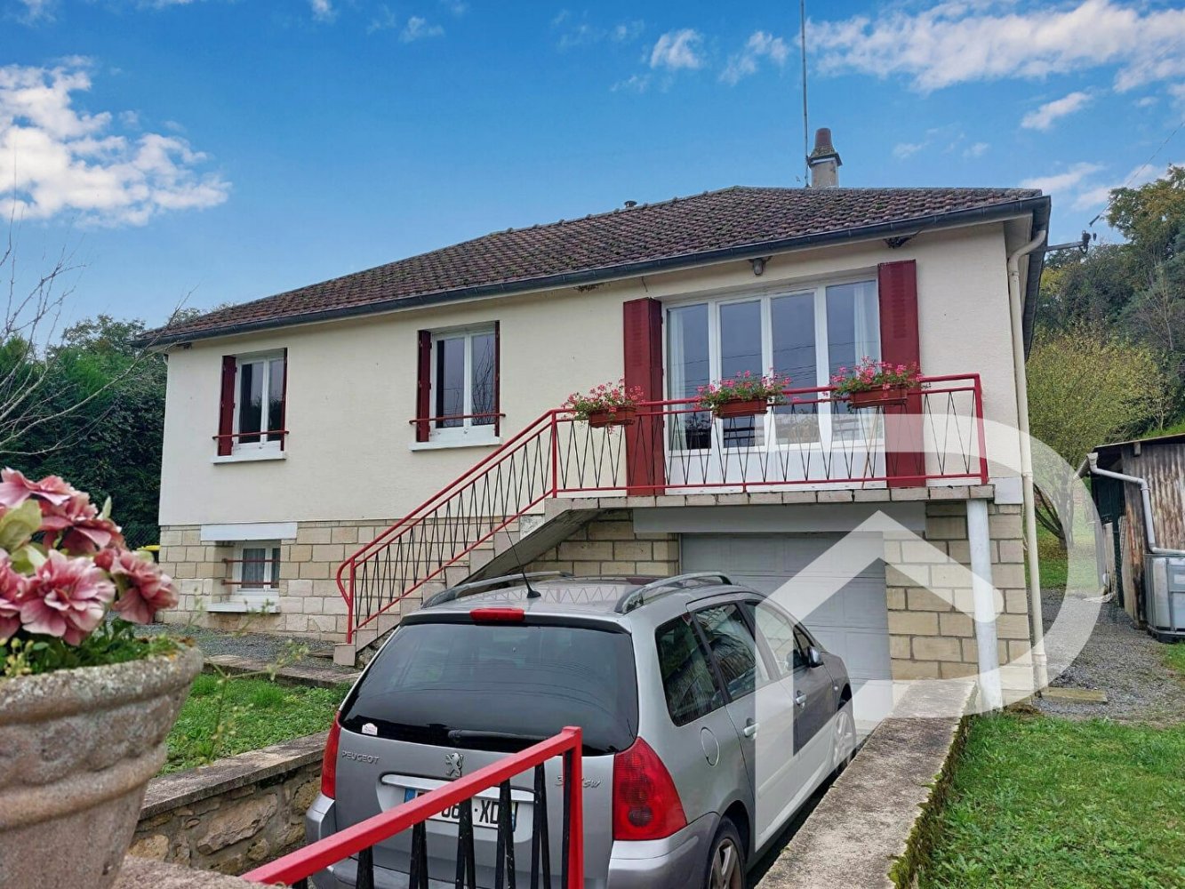 2 bedrooms House in Orrouy, France No. 160130