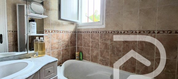 2 bedrooms House in Orrouy, France No. 160130 8