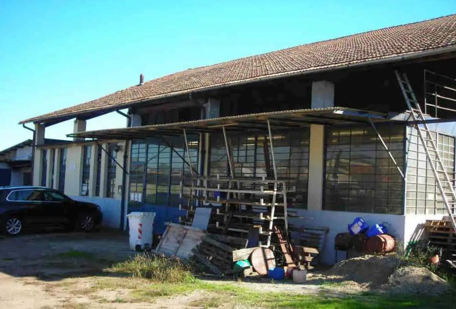 554m² Warehouse in Vigevano, Italy No. 64338