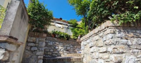 5 rooms Apartment in Perugia, Italy No. 34819 2