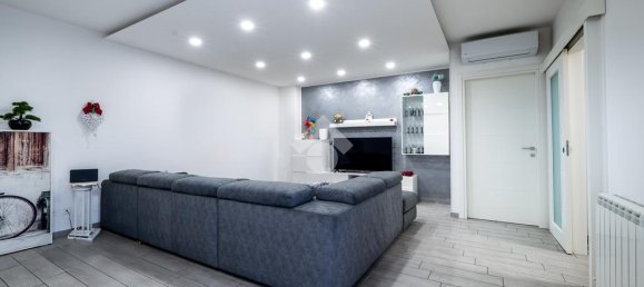 2 bedrooms Apartment in Carpi, Italy No. 17297 4