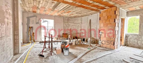 4 rooms Duplex in Teverola, Italy No. 171136 6