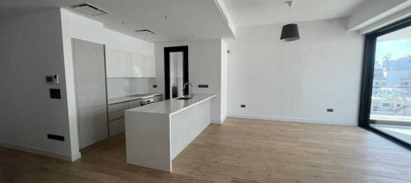 3 bedrooms Penthouse in Limassol, Cyprus No. 11075 2