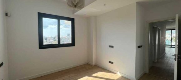 3 bedrooms Penthouse in Limassol, Cyprus No. 11075 8