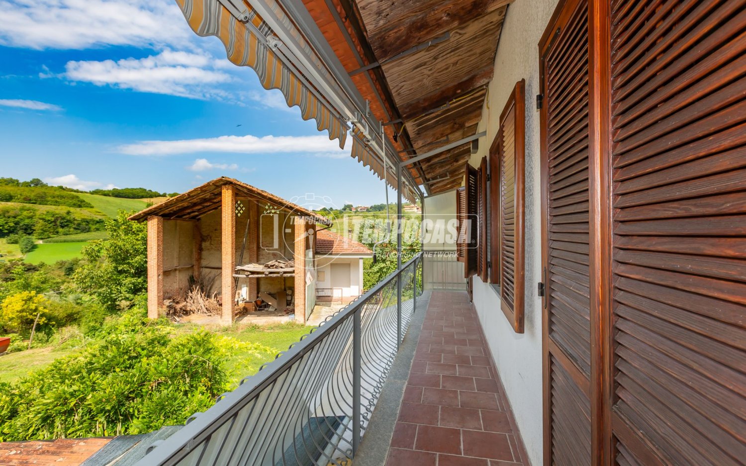 Вилла с 5 комнатами в Ривальба, Италия № 305173