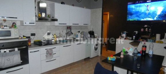 2 bedrooms Apartment in Turin, Italy No. 47624 3