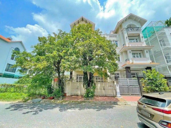 200m² Townhouse in District 7, Vietnam No. 7418
