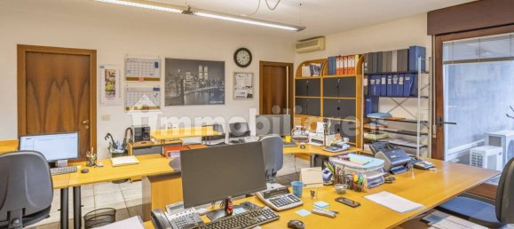 5 rooms Office in Verona, Italy No. 365219 2