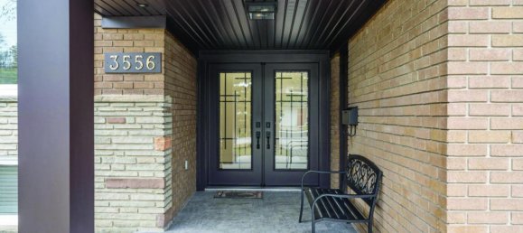 5 bedrooms House in Mississauga, Canada No. 896 2